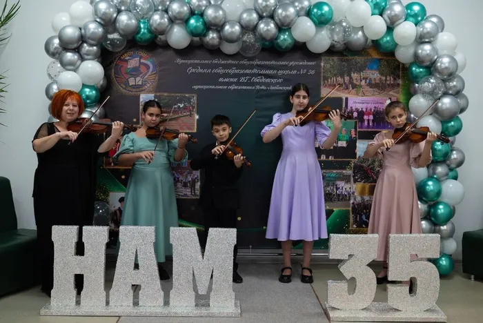 photo_5298999516323319003_y