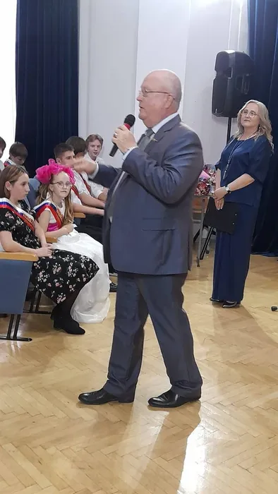 photo_5325977399906659405_y