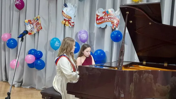 photo_5325977399906659407_y