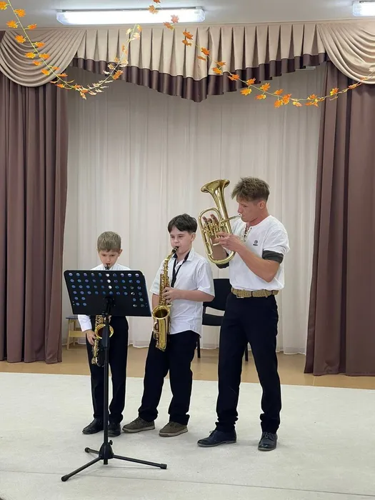 photo_5327809778984020772_y