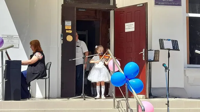 photo_5325977399906659441_y