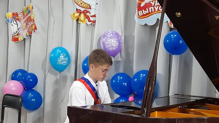 photo_5325977399906659408_y