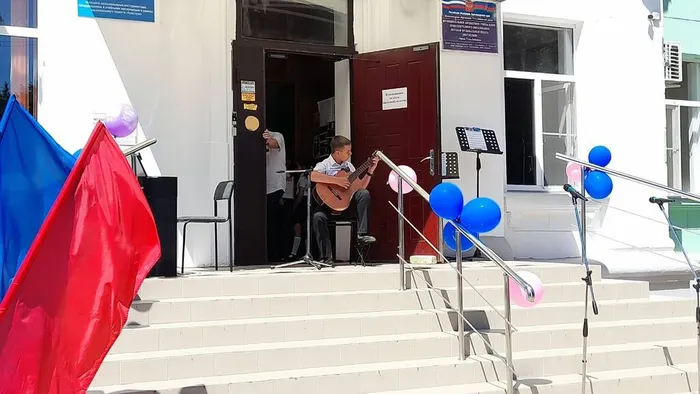 photo_5325977399906659445_y