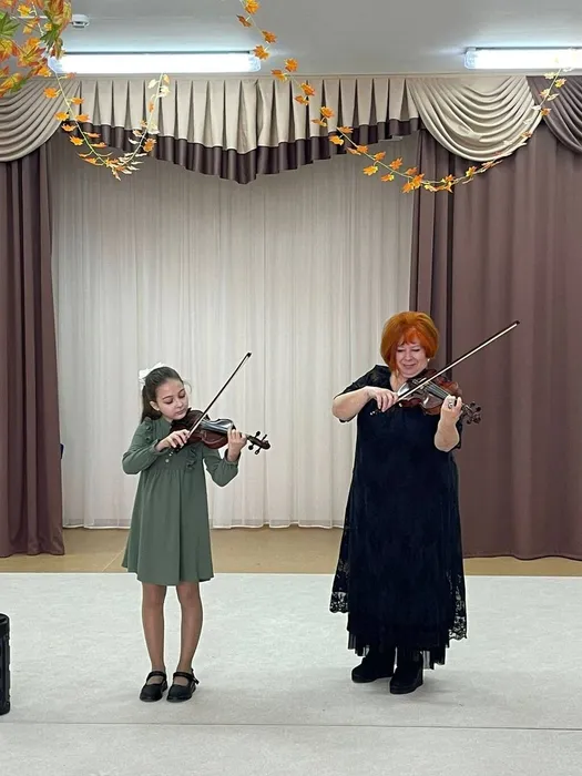 photo_5327809778984020775_y