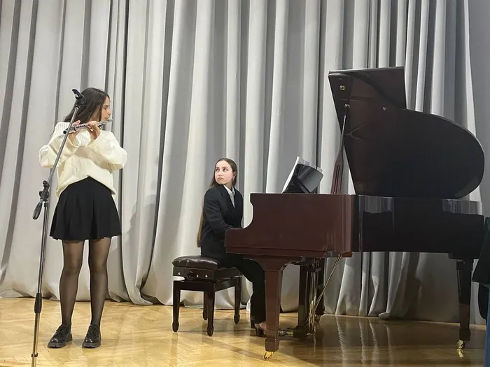 photo_5330479852777761270_y