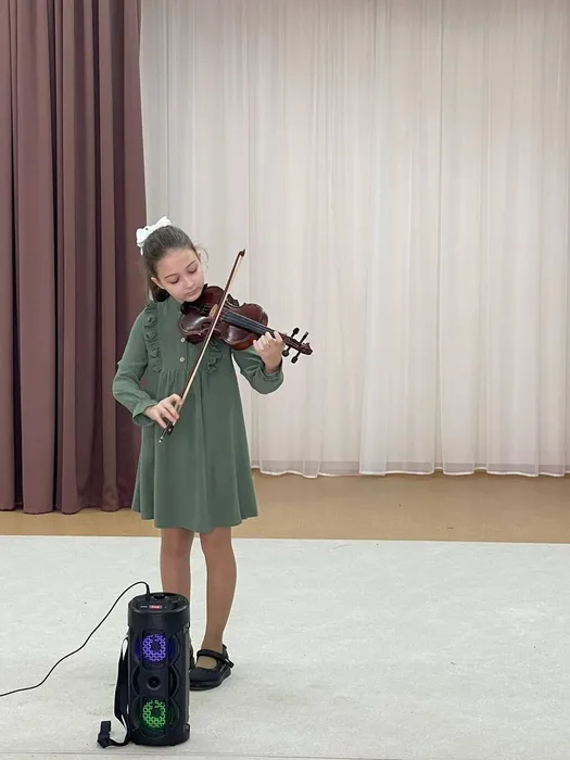 photo_5327809778984020776_y