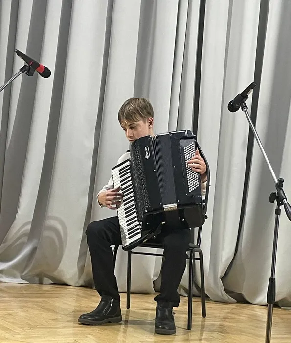 photo_5330479852777761271_y