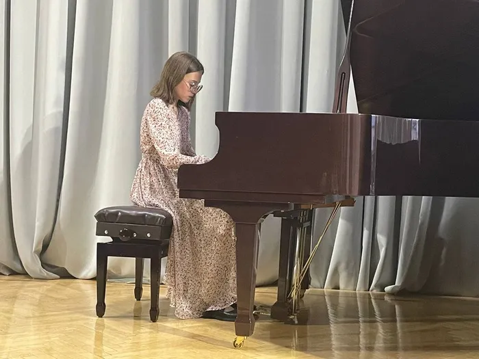 photo_5330479852777761265_y