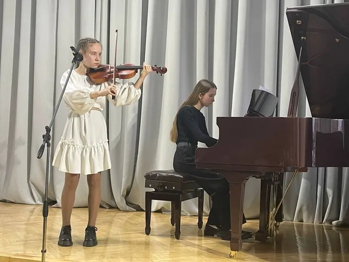 photo_5330479852777761263_y